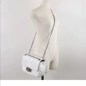【新品】MICHAEL KORS PEYTON ボディバッグ ホワイト 新品】MICHAEL KORS PEYTON ボディバッグ ホワイト - メルカリ